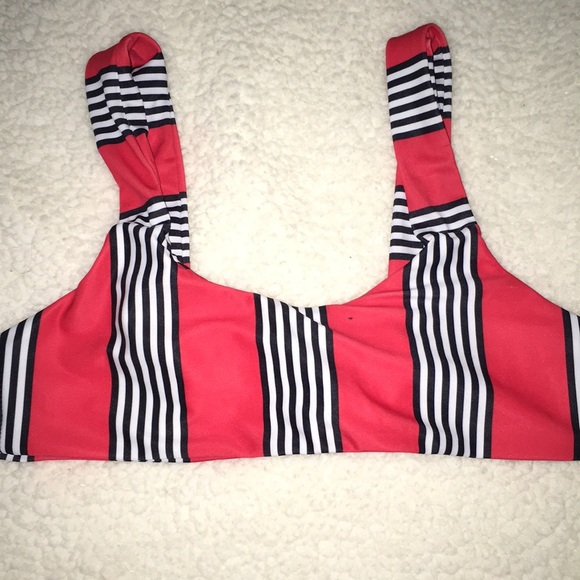 Red bikini - Picture 2 of 4